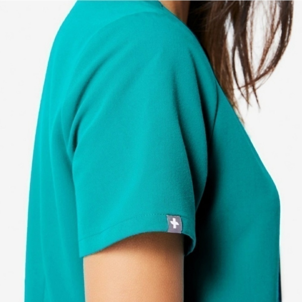 FIGS Women’s Casma Three Pocket Scrub Scrub Top in Limited Edition Teal Size XL - Picture 11 of 12